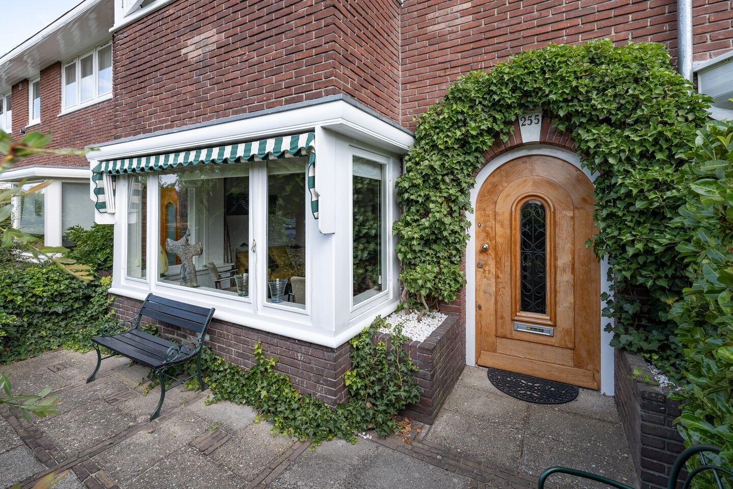Tussenwoning te koop: Eemnesserweg 255, Hilversum