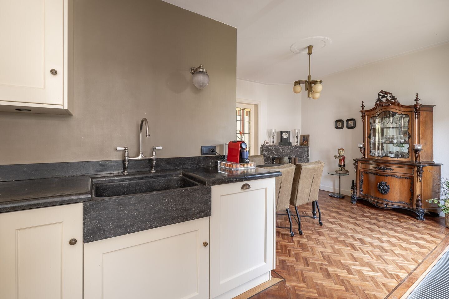 Tussenwoning te koop: Eemnesserweg 255, Hilversum