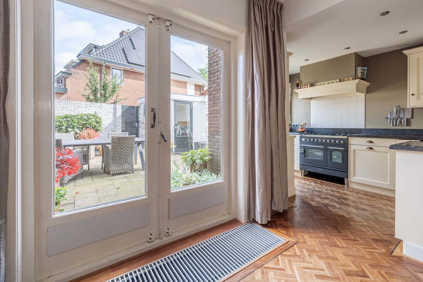 Tussenwoning te koop: Eemnesserweg 255, Hilversum
