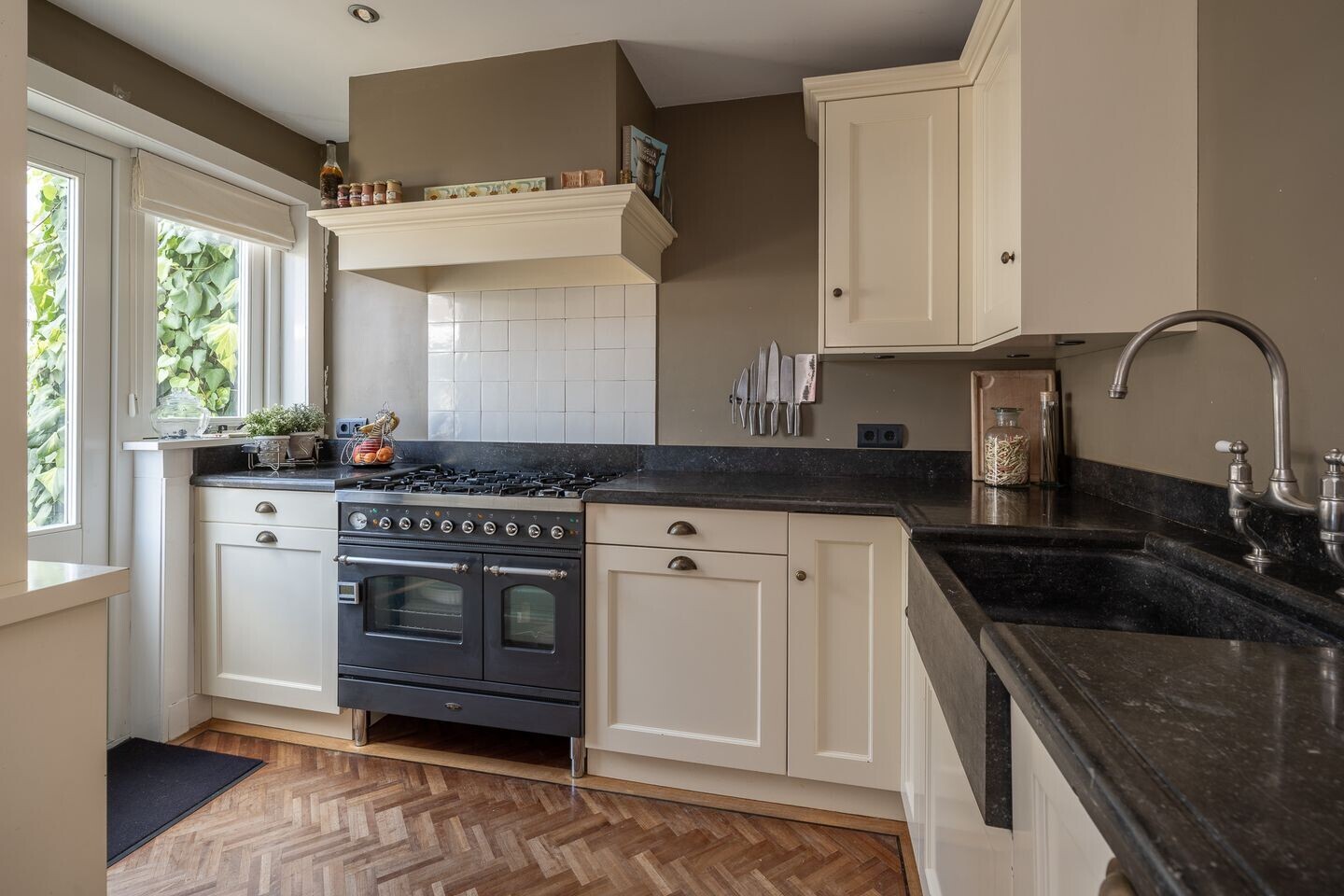 Tussenwoning te koop: Eemnesserweg 255, Hilversum