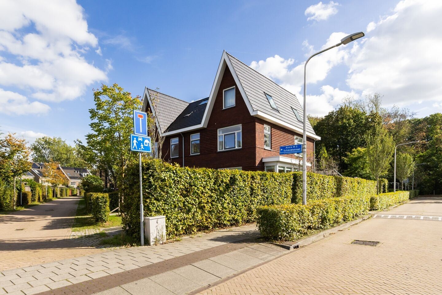 Twee-onder-één-kap te koop: Annie M.G. Schmidtstraat 2, Hilversum
