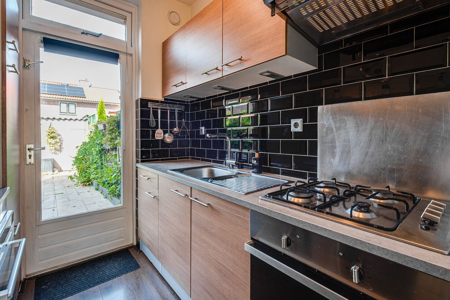 Hoekwoning te koop: Röntgenstraat 82, Hilversum