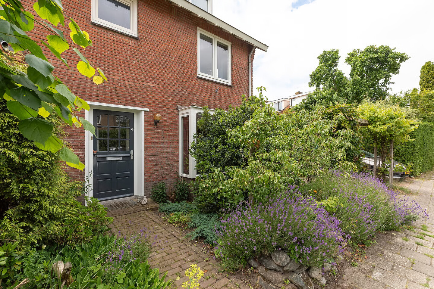 Hoekwoning te koop: van Mierislaan 2, Loosdrecht