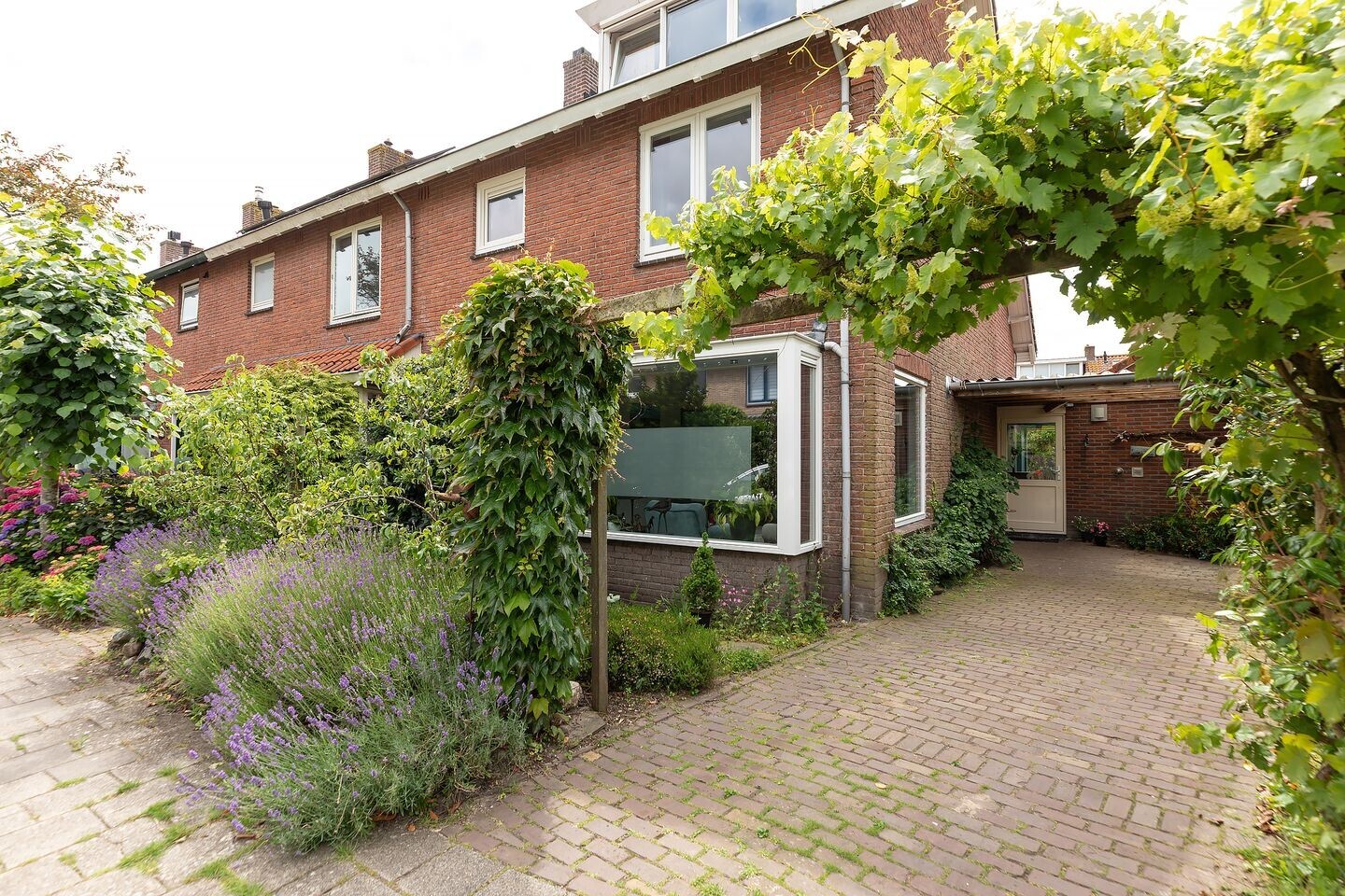 Hoekwoning te koop: van Mierislaan 2, Loosdrecht