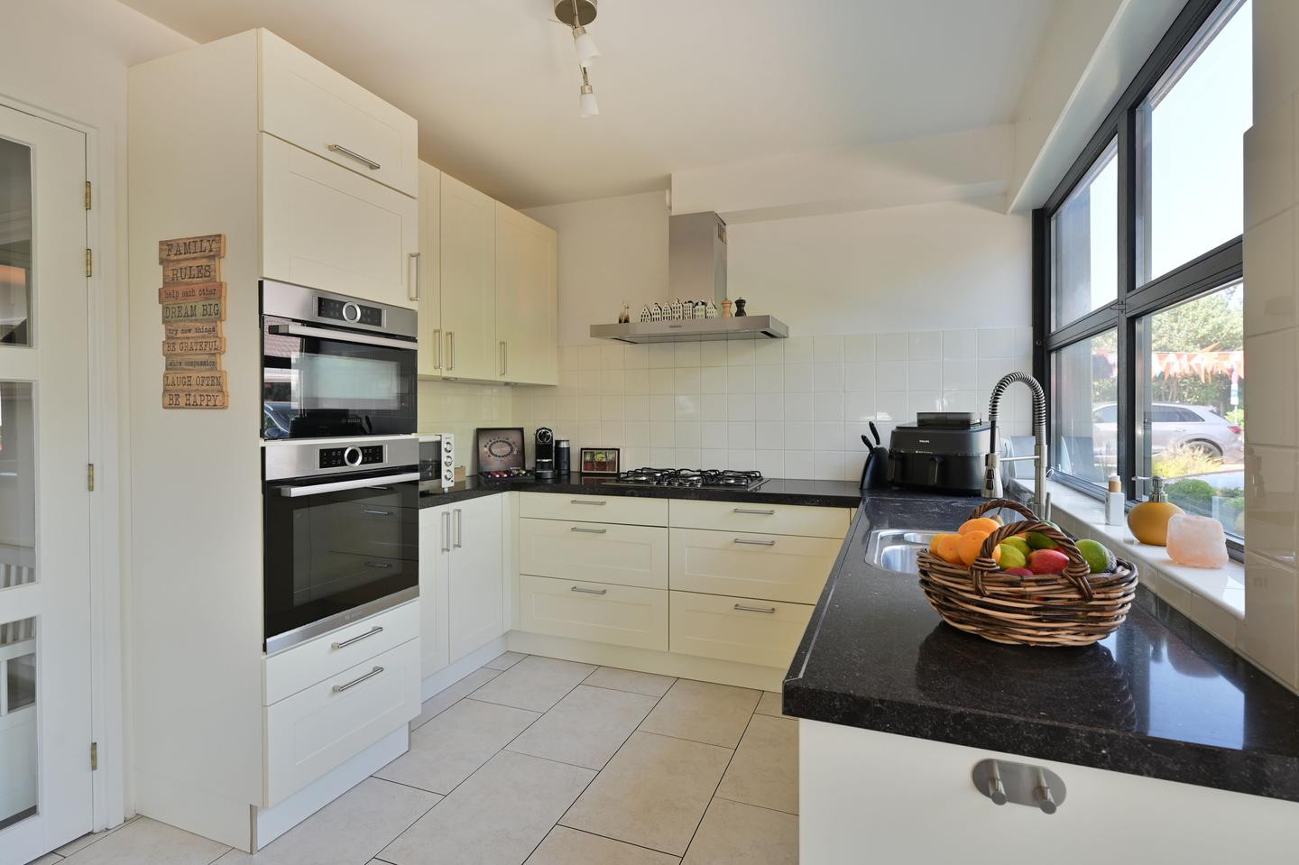 Hoekwoning te koop: Nootweg 14B, Loosdrecht