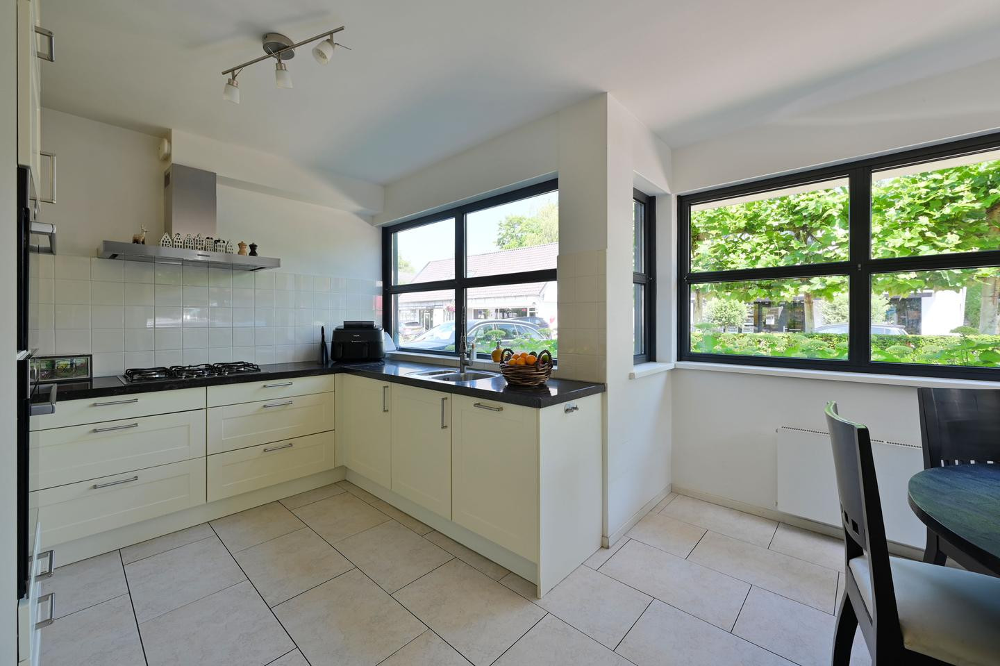 Hoekwoning te koop: Nootweg 14B, Loosdrecht
