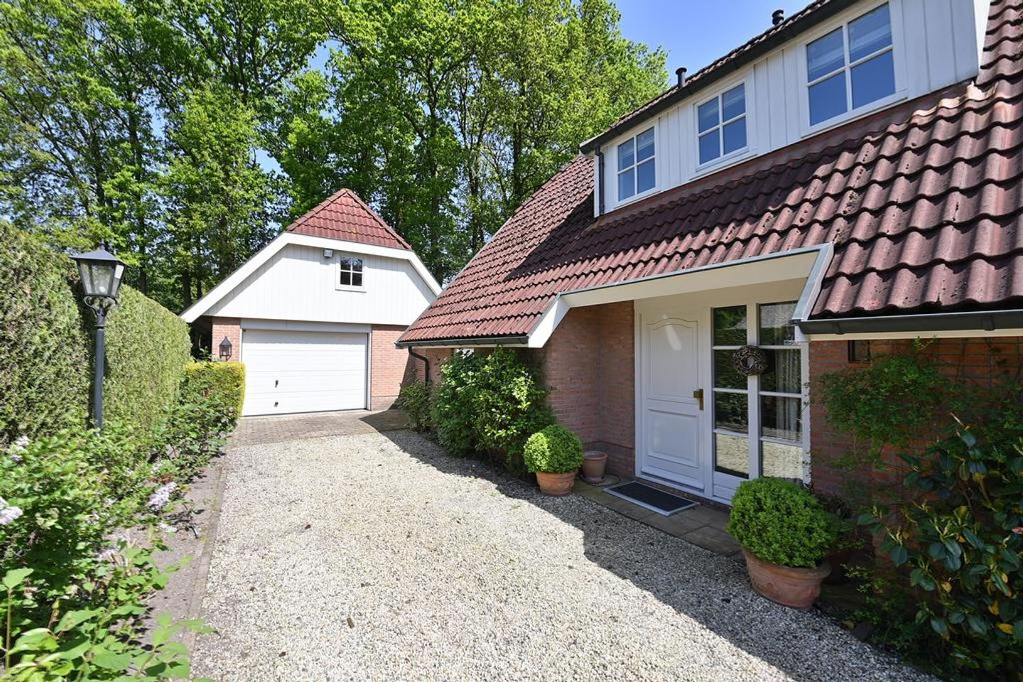 Vrijstaande woning te koop: Breeweg 13, Laren