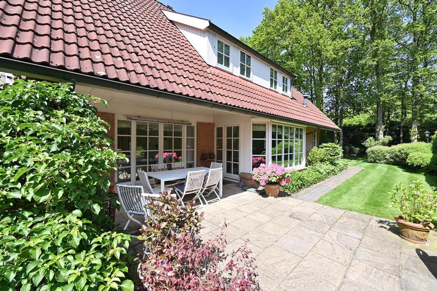 Vrijstaande woning te koop: Breeweg 13, Laren