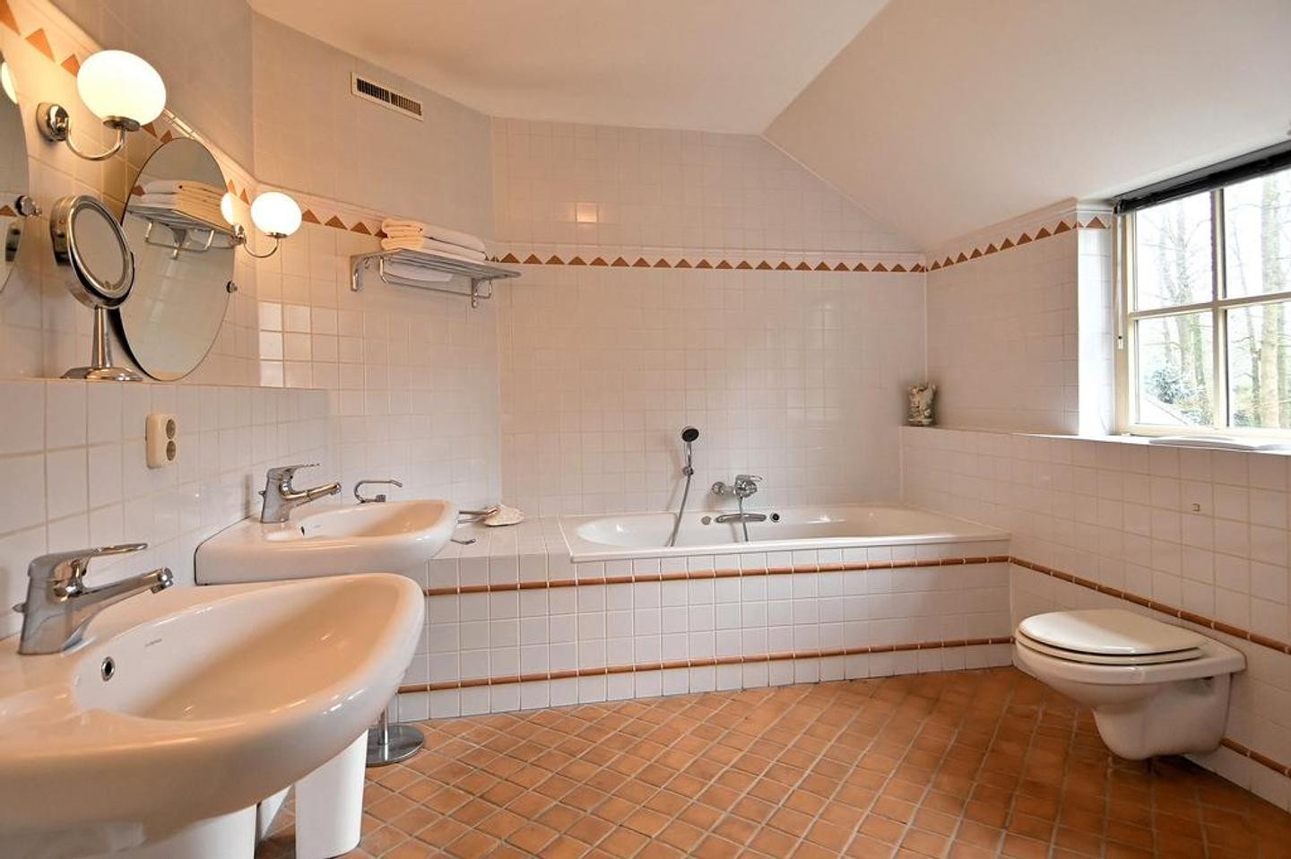 Vrijstaande woning te koop: Breeweg 13, Laren