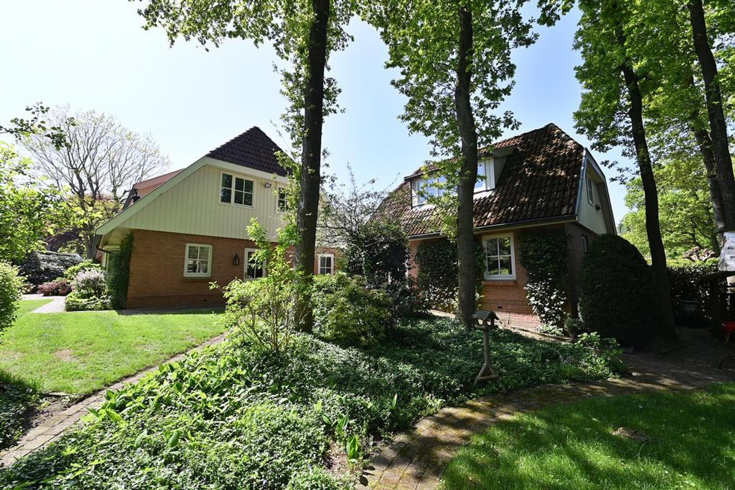 Vrijstaande woning te koop: Breeweg 13, Laren