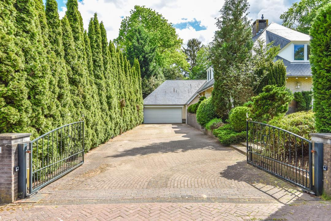 Vrijstaande woning te koop: Breeweg 8, Laren