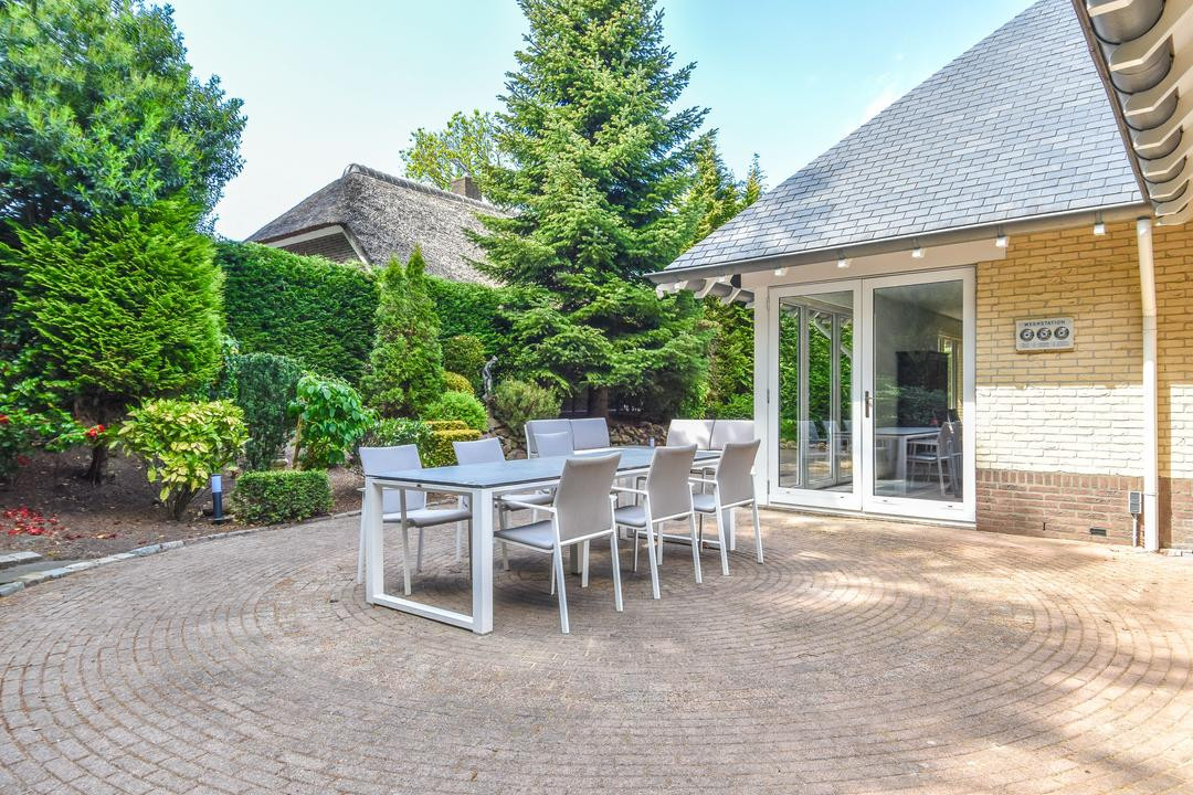 Vrijstaande woning te koop: Breeweg 8, Laren
