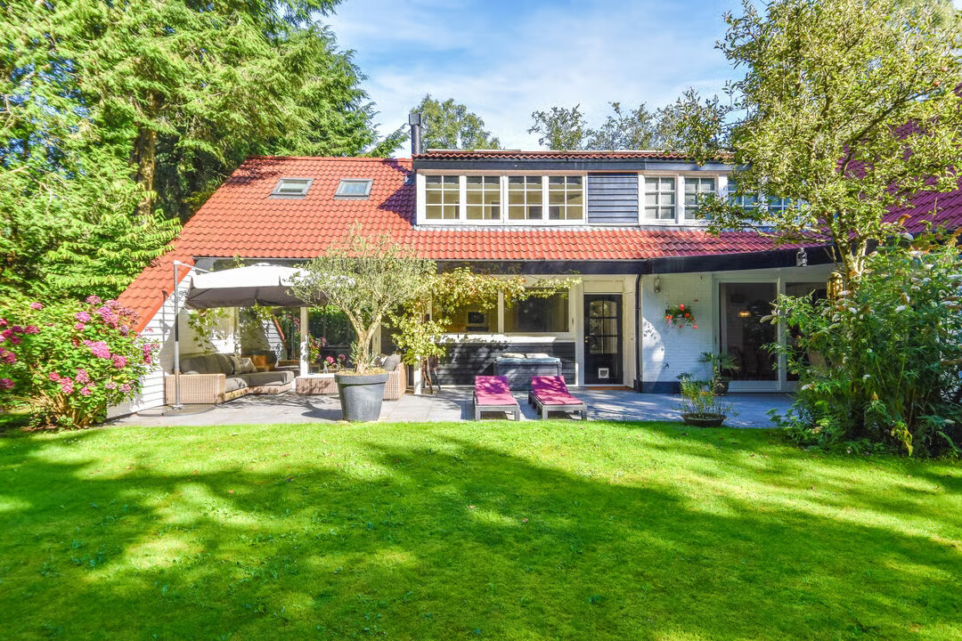 Vrijstaande woning te koop: Vredelaan 76, Laren