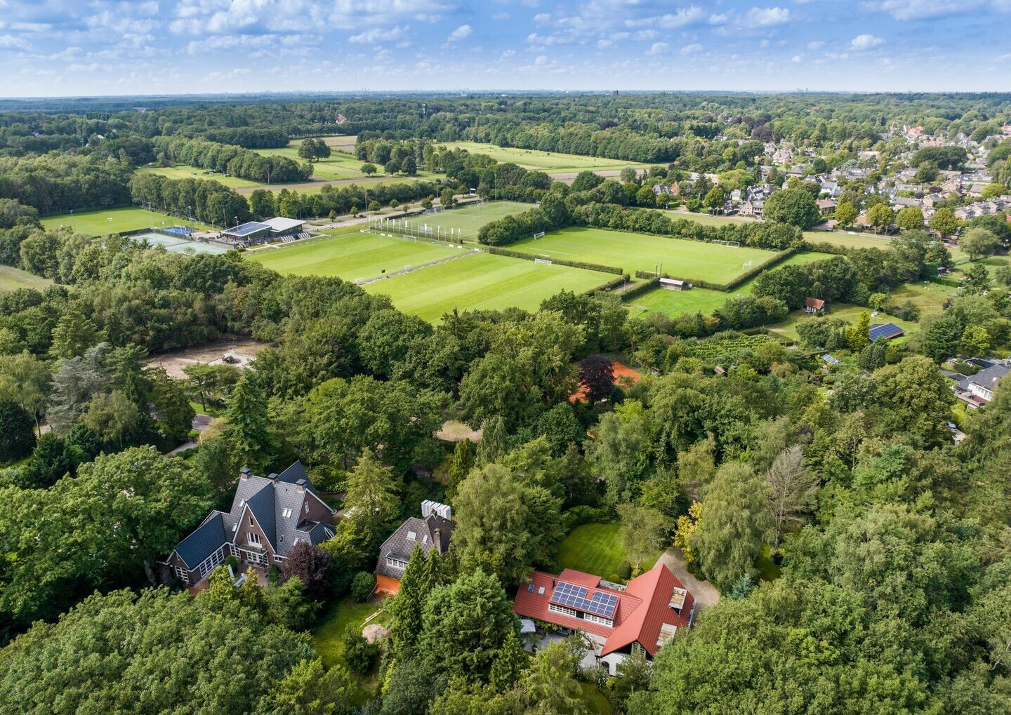 Vrijstaande woning te koop: Vredelaan 76, Laren