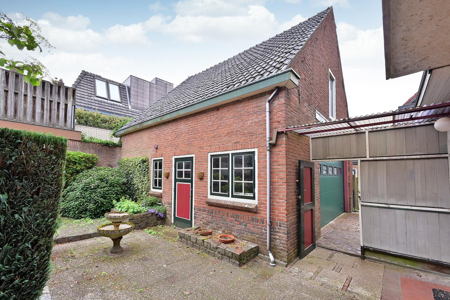 Twee-onder-één-kap te koop: Ambachtstraat 5, Laren