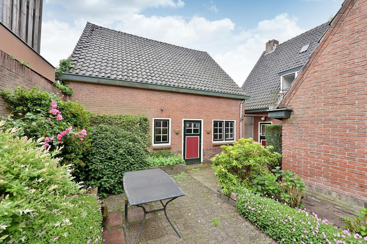 Twee-onder-één-kap te koop: Ambachtstraat 5, Laren