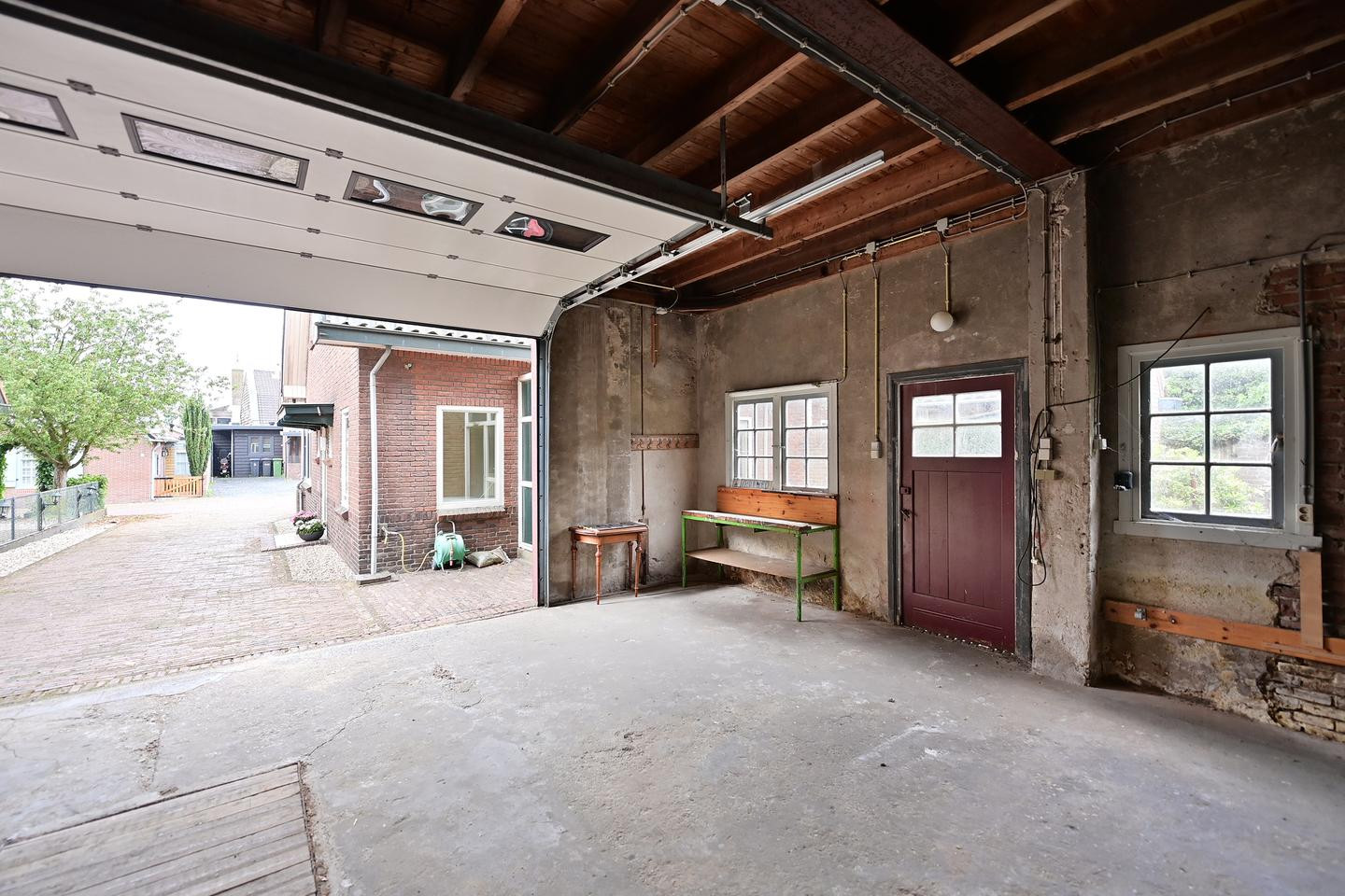 Twee-onder-één-kap te koop: Ambachtstraat 5, Laren