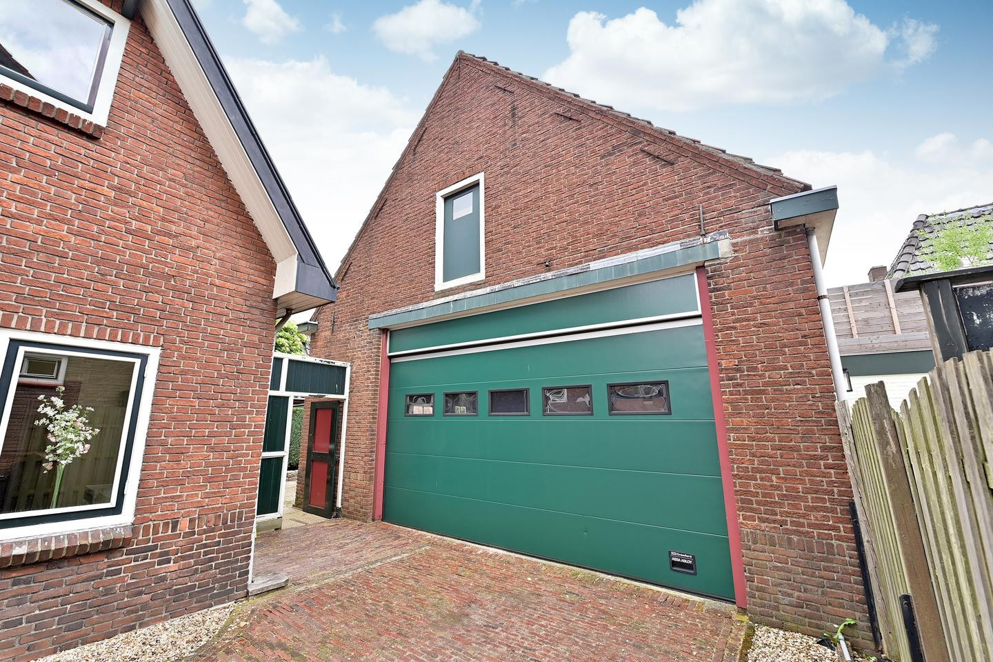 Twee-onder-één-kap te koop: Ambachtstraat 5, Laren