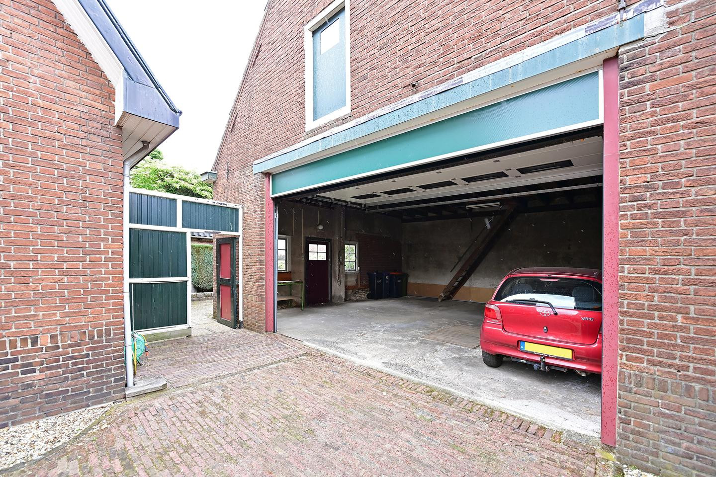 Twee-onder-één-kap te koop: Ambachtstraat 5, Laren