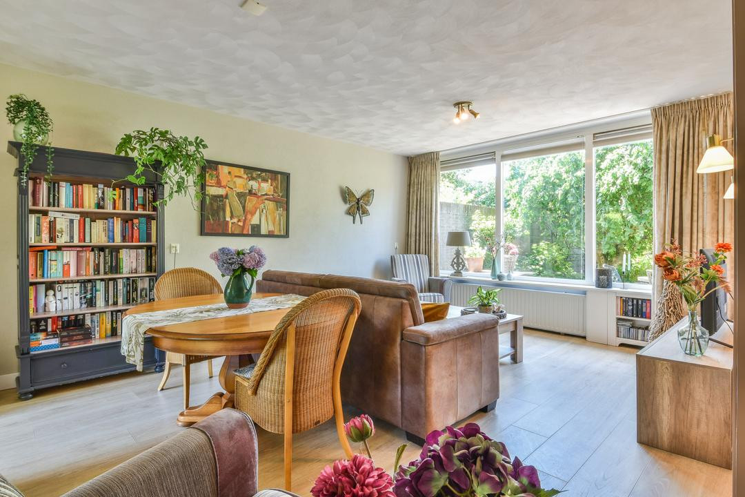 Tussenwoning te koop: Bisschopswaarde 25, Laren