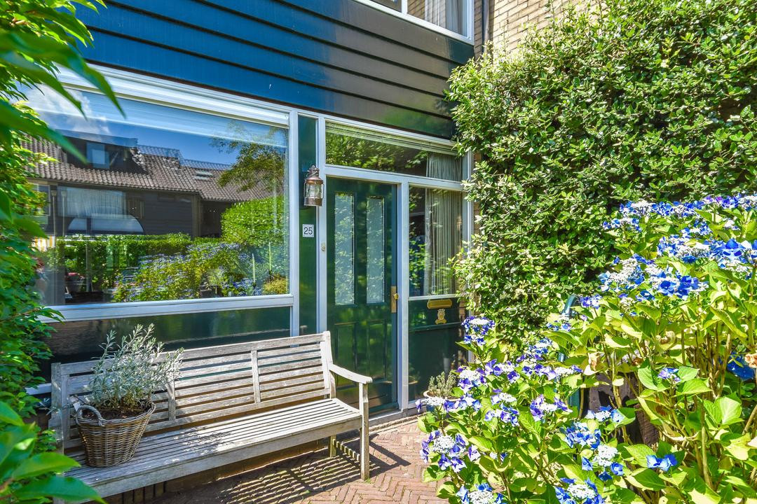 Tussenwoning te koop: Bisschopswaarde 25, Laren