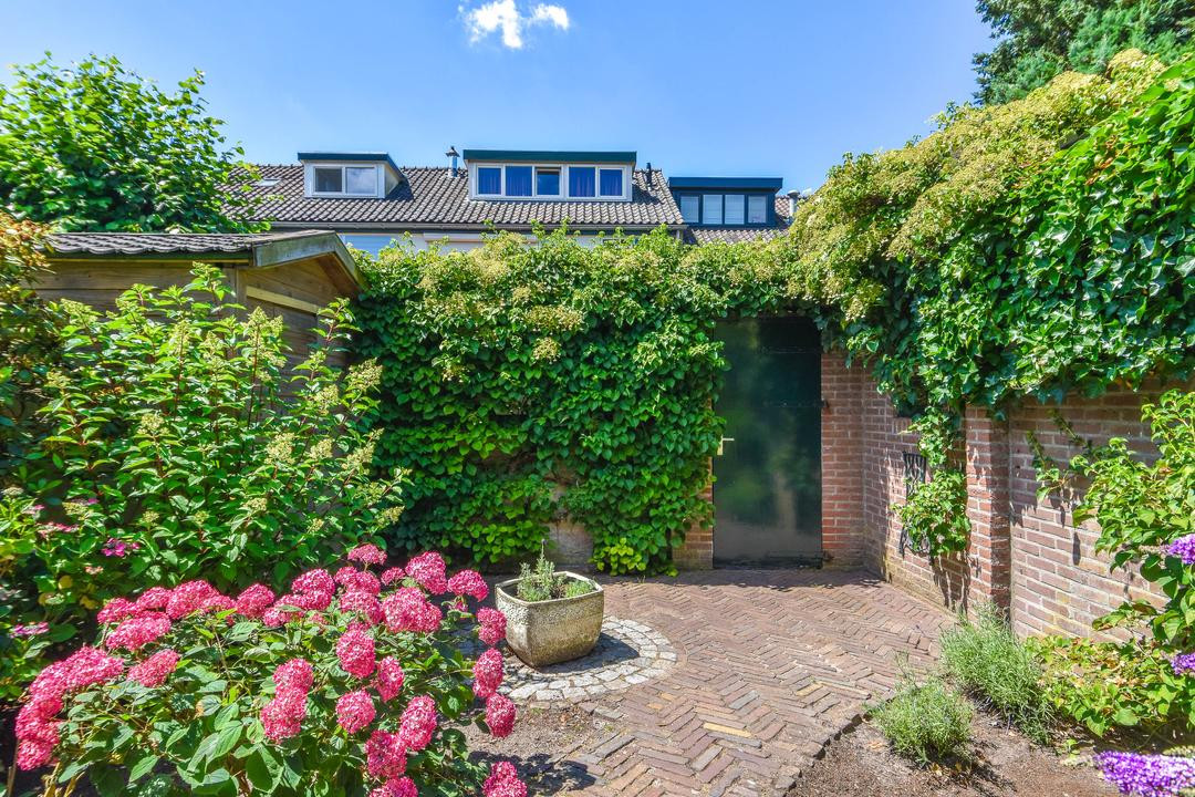 Tussenwoning te koop: Bisschopswaarde 25, Laren