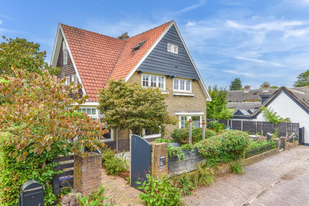 Hoekwoning te koop: Hendrik Valkenburglaantje 2B, Laren