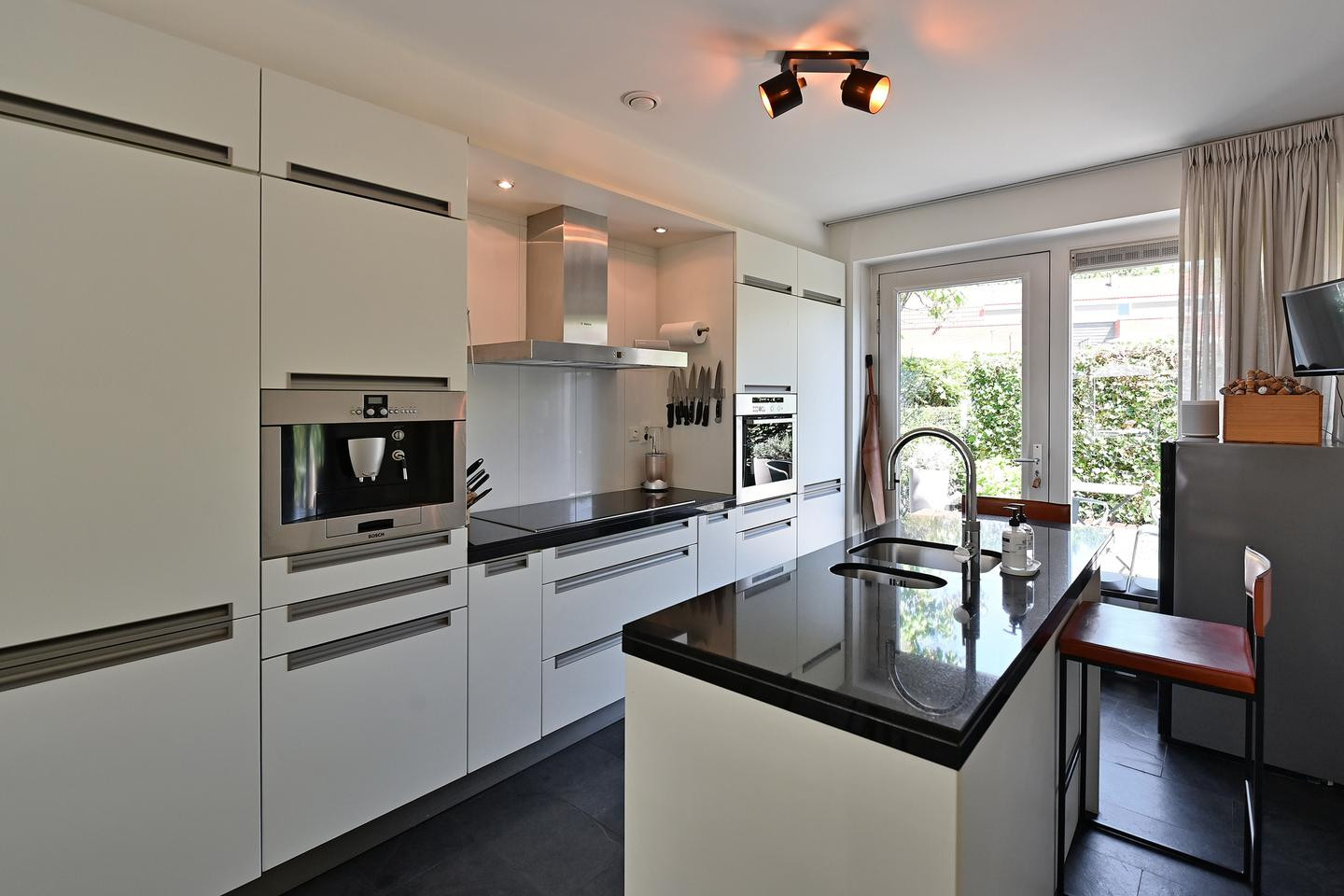 Hoekwoning te koop: De Bazelweg 34, Laren