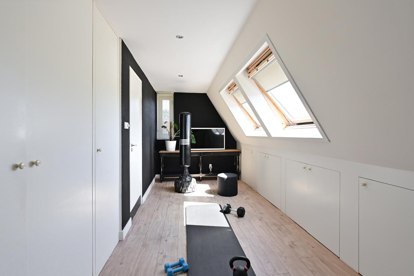 Hoekwoning te koop: De Bazelweg 34, Laren