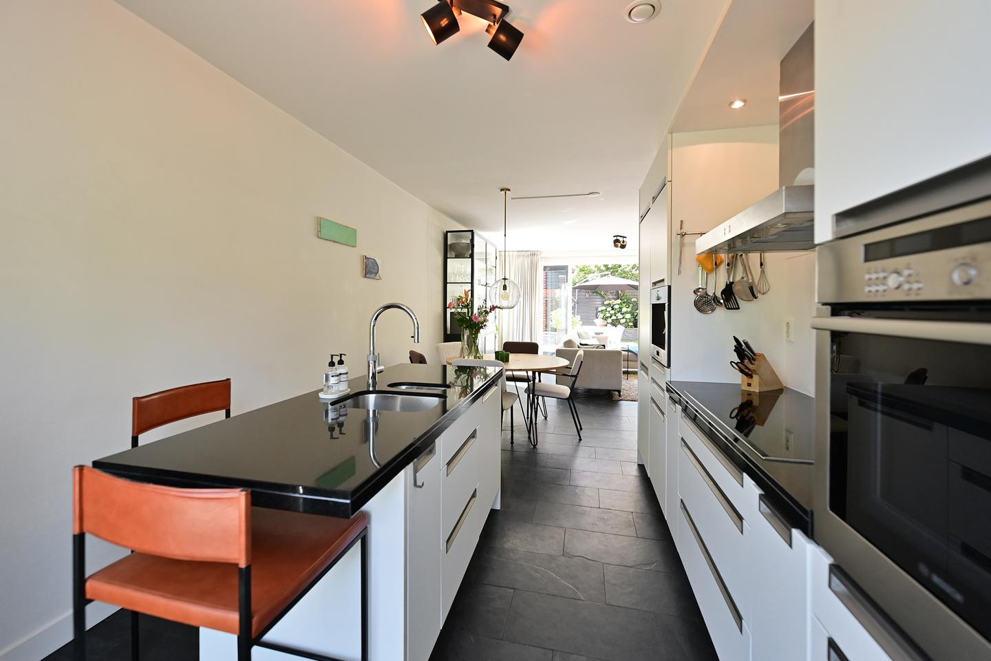 Hoekwoning te koop: De Bazelweg 34, Laren
