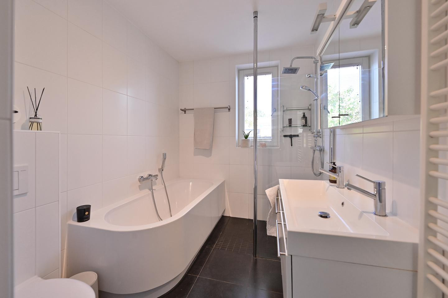 Hoekwoning te koop: De Bazelweg 34, Laren
