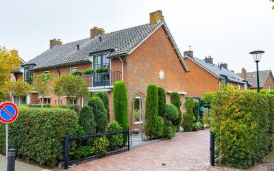 Middenweg 11