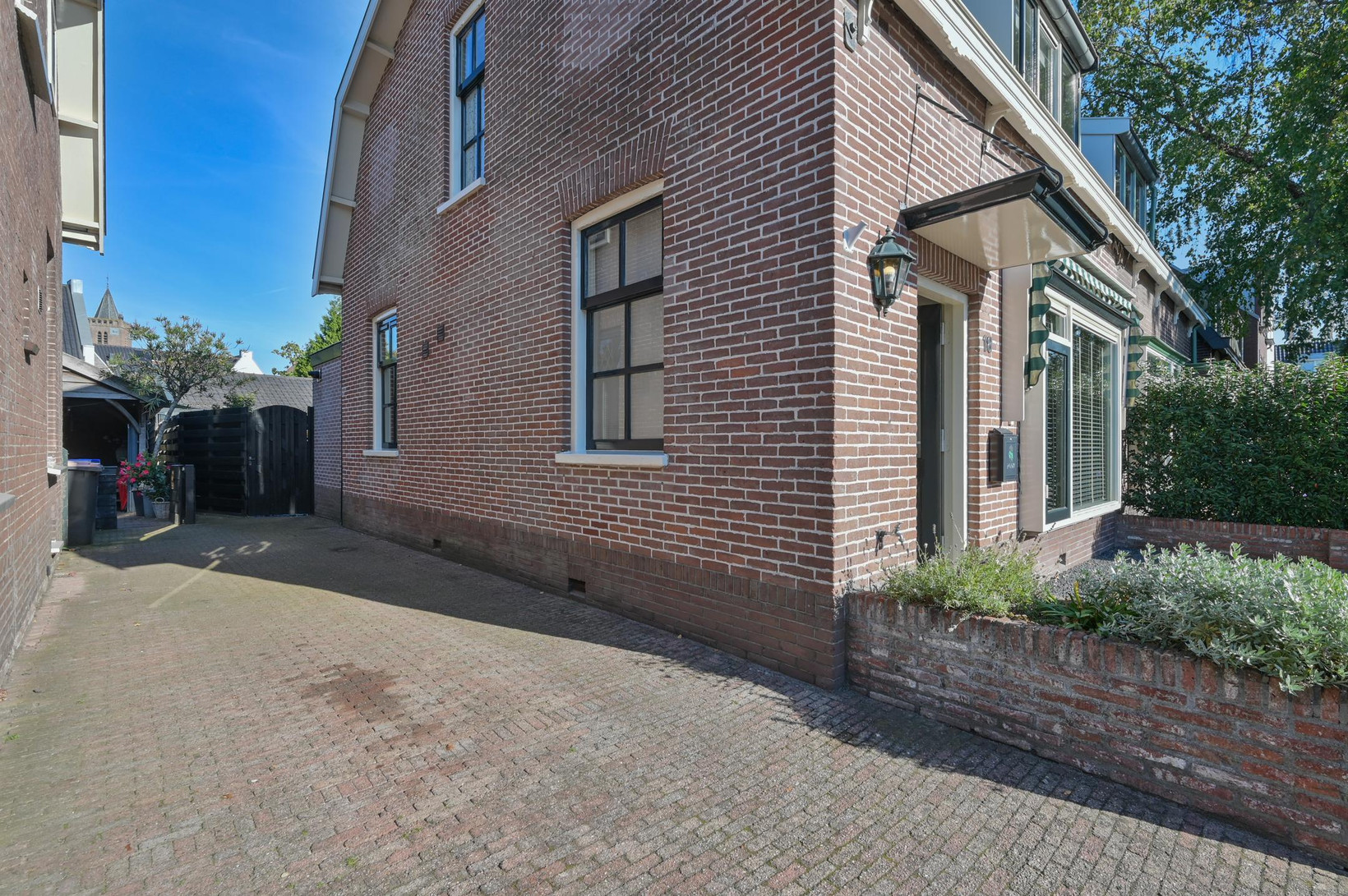 Twee-onder-één-kap te koop: Tuinstraat 18, Huizen