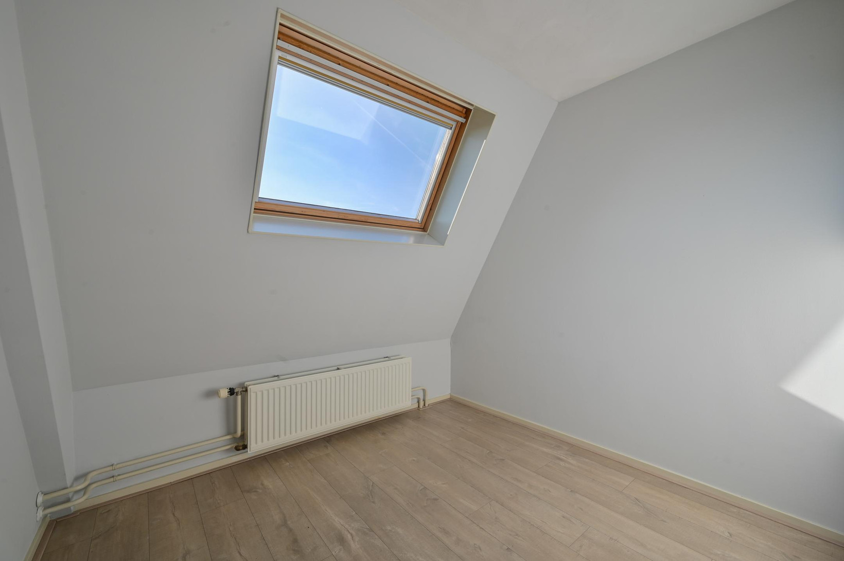Twee-onder-één-kap te koop: Tuinstraat 18, Huizen