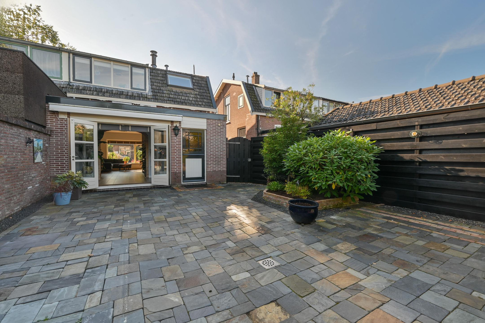 Twee-onder-één-kap te koop: Tuinstraat 18, Huizen