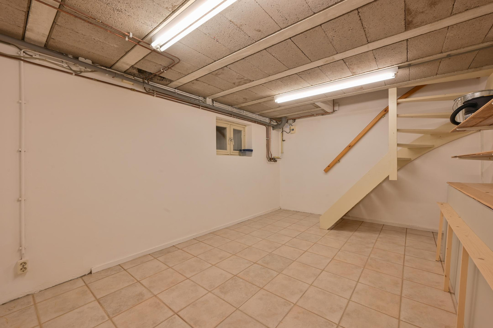 Twee-onder-één-kap te koop: Tuinstraat 18, Huizen