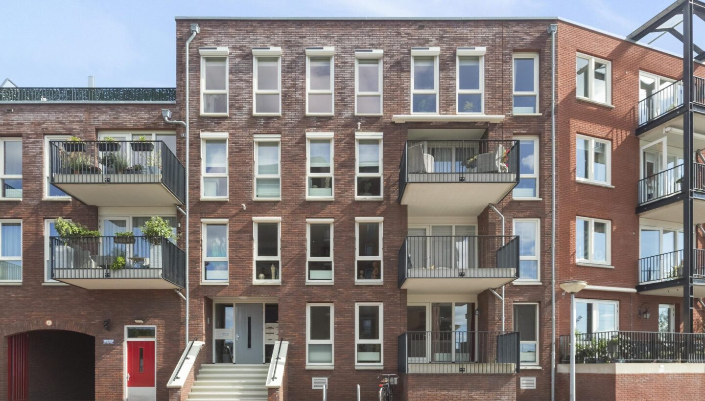 Appartement te koop: IJsbaankade 15, Huizen
