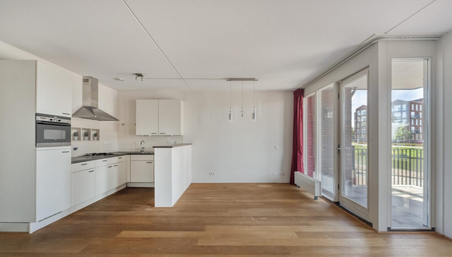 Appartement te koop: IJsbaankade 15, Huizen