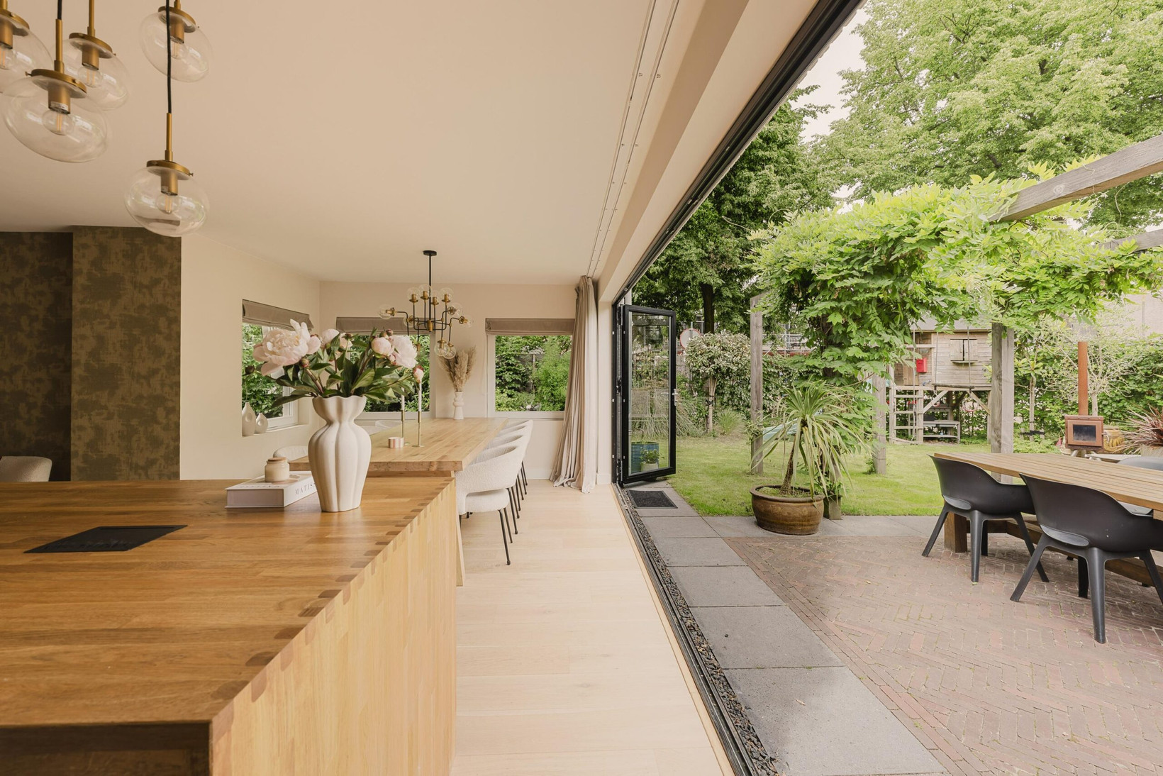 Woning te koop: Trompstraat 2, Huizen