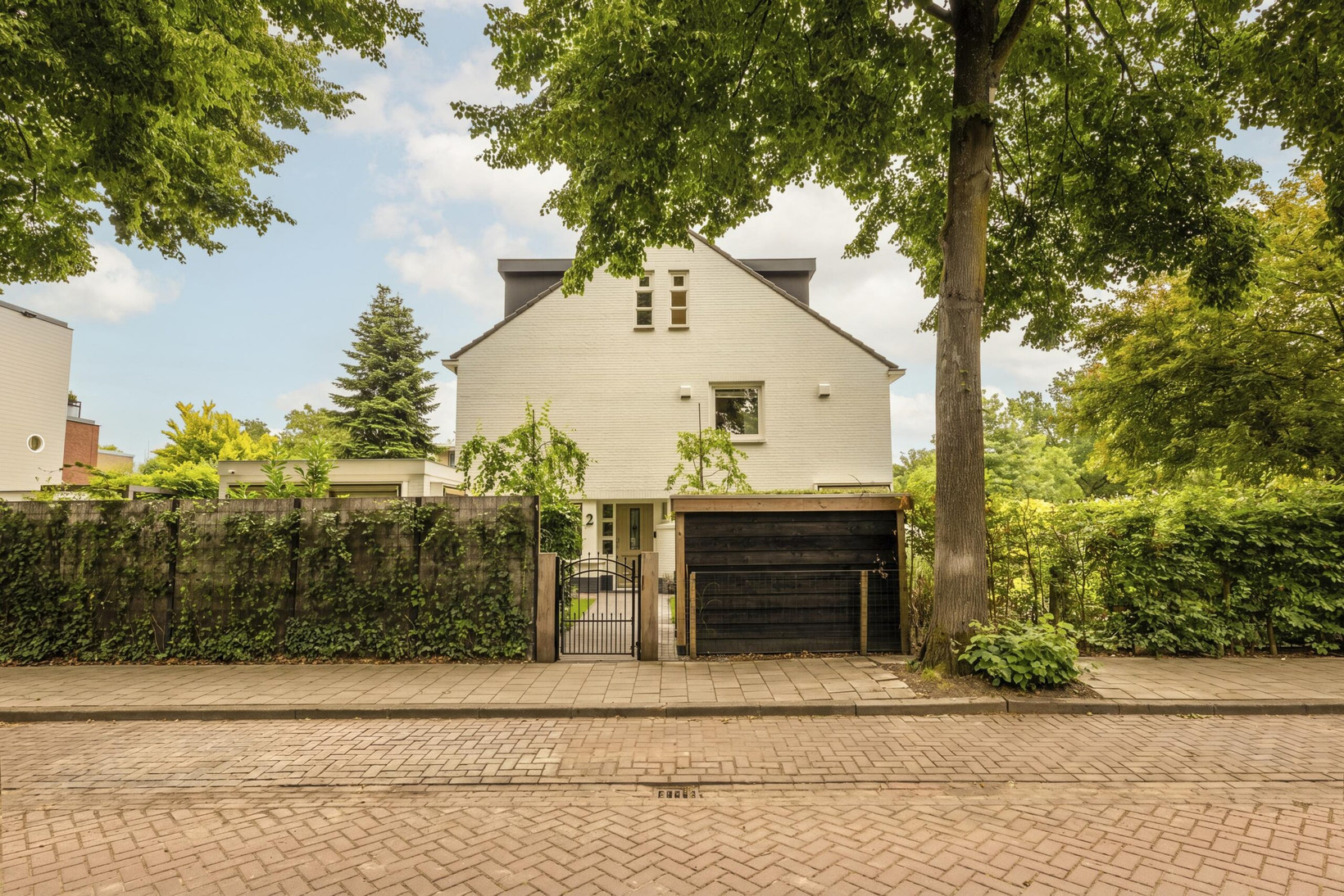Woning te koop: Trompstraat 2, Huizen