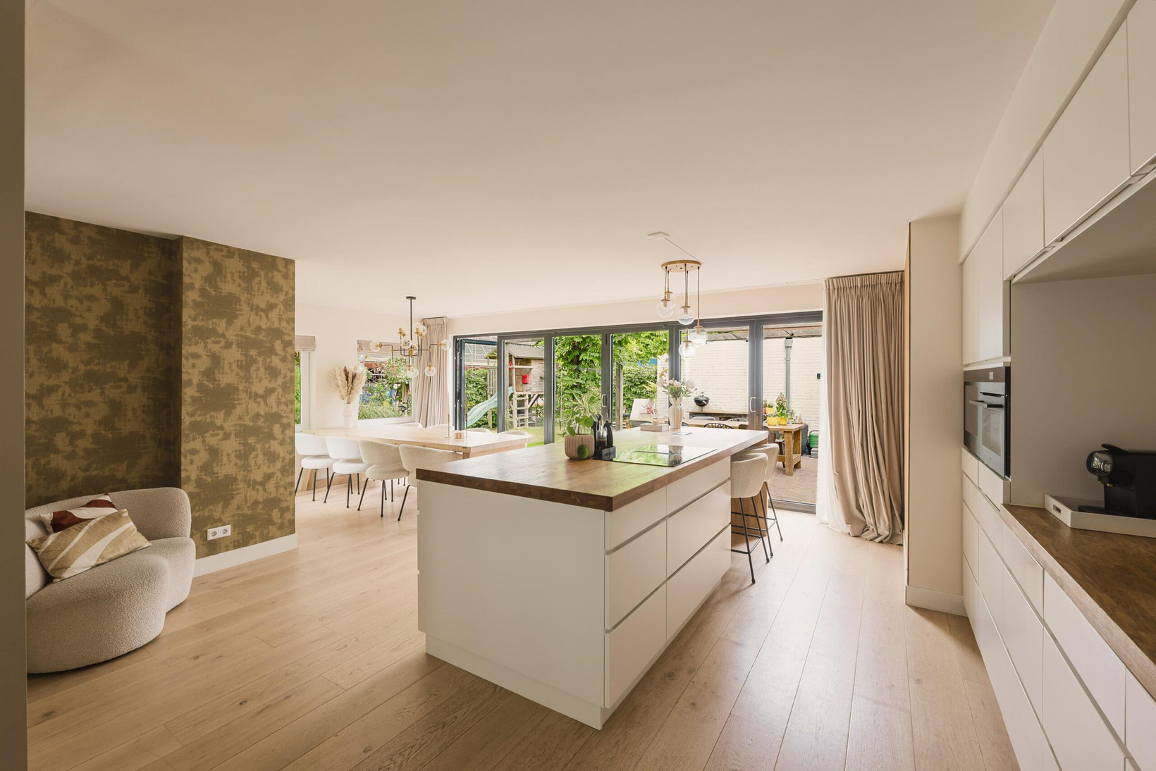Woning te koop: Trompstraat 2, Huizen