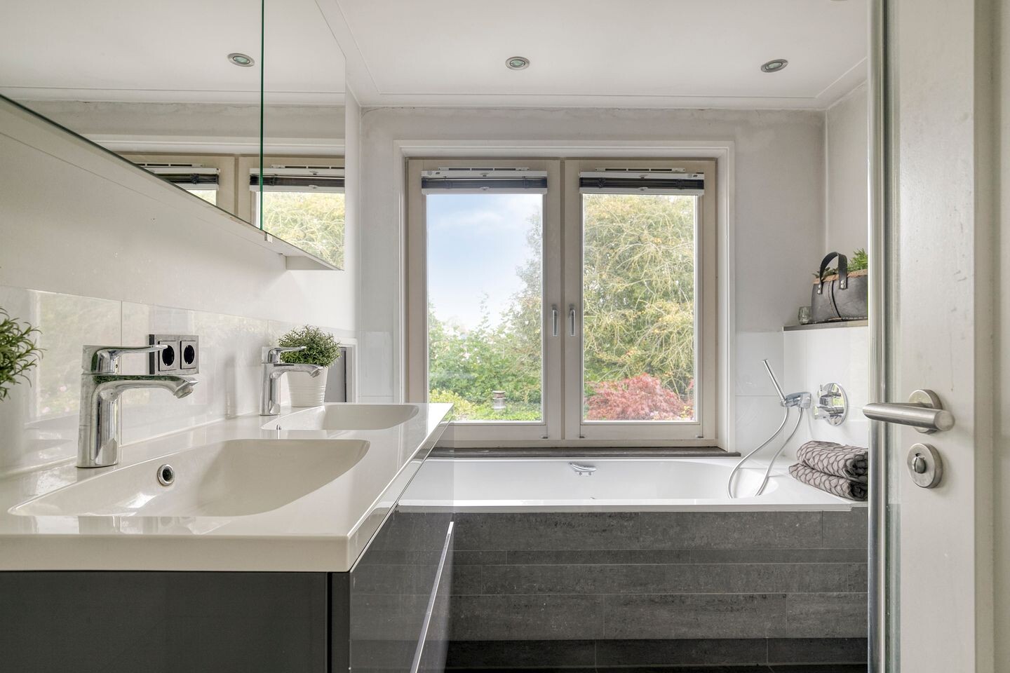 Hoekwoning te koop: Jacob van Wassenaerstraat 28, Huizen