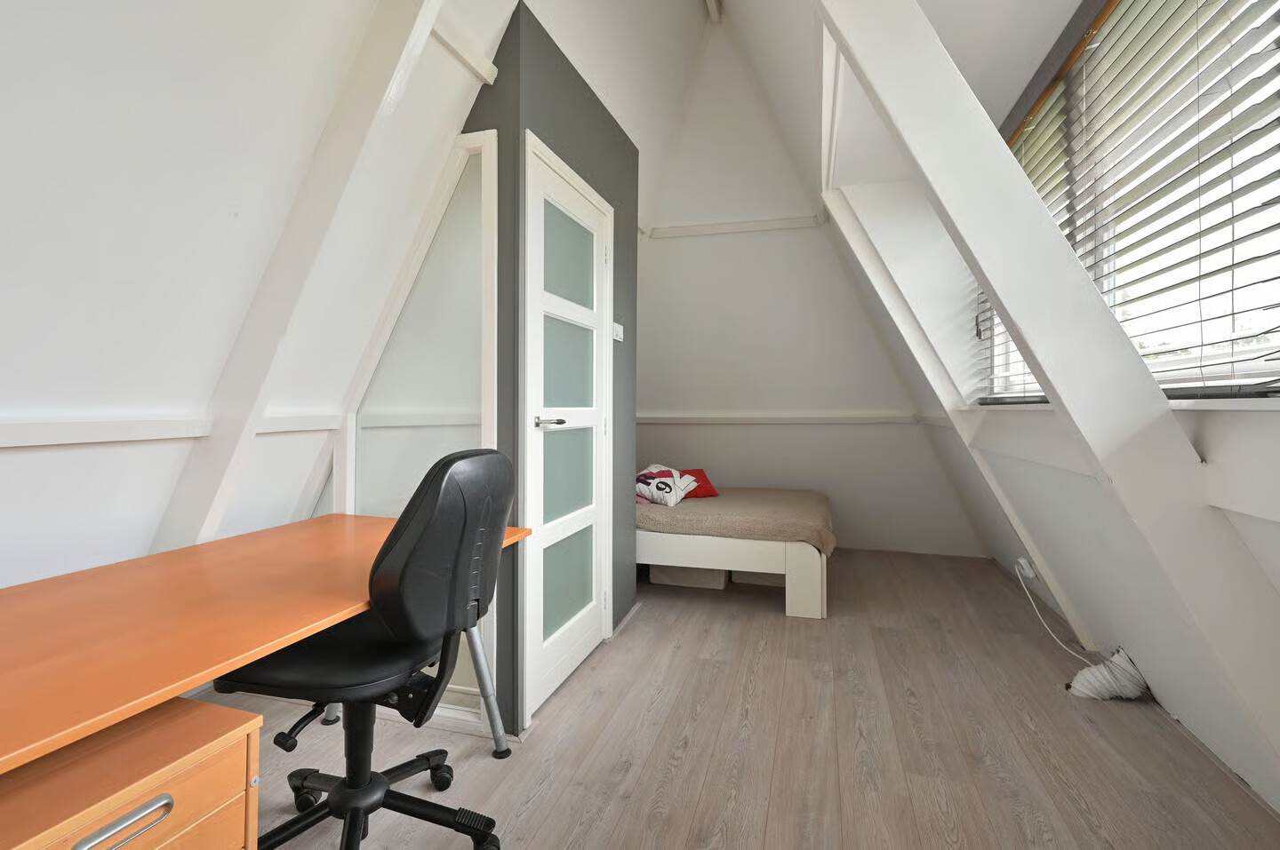 Twee-onder-één-kap te koop: Hooghuizenweg 25, Huizen