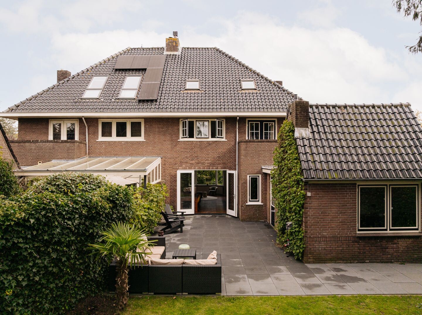 Twee-onder-één-kap te koop: Van Hogendorplaan 10, Huizen