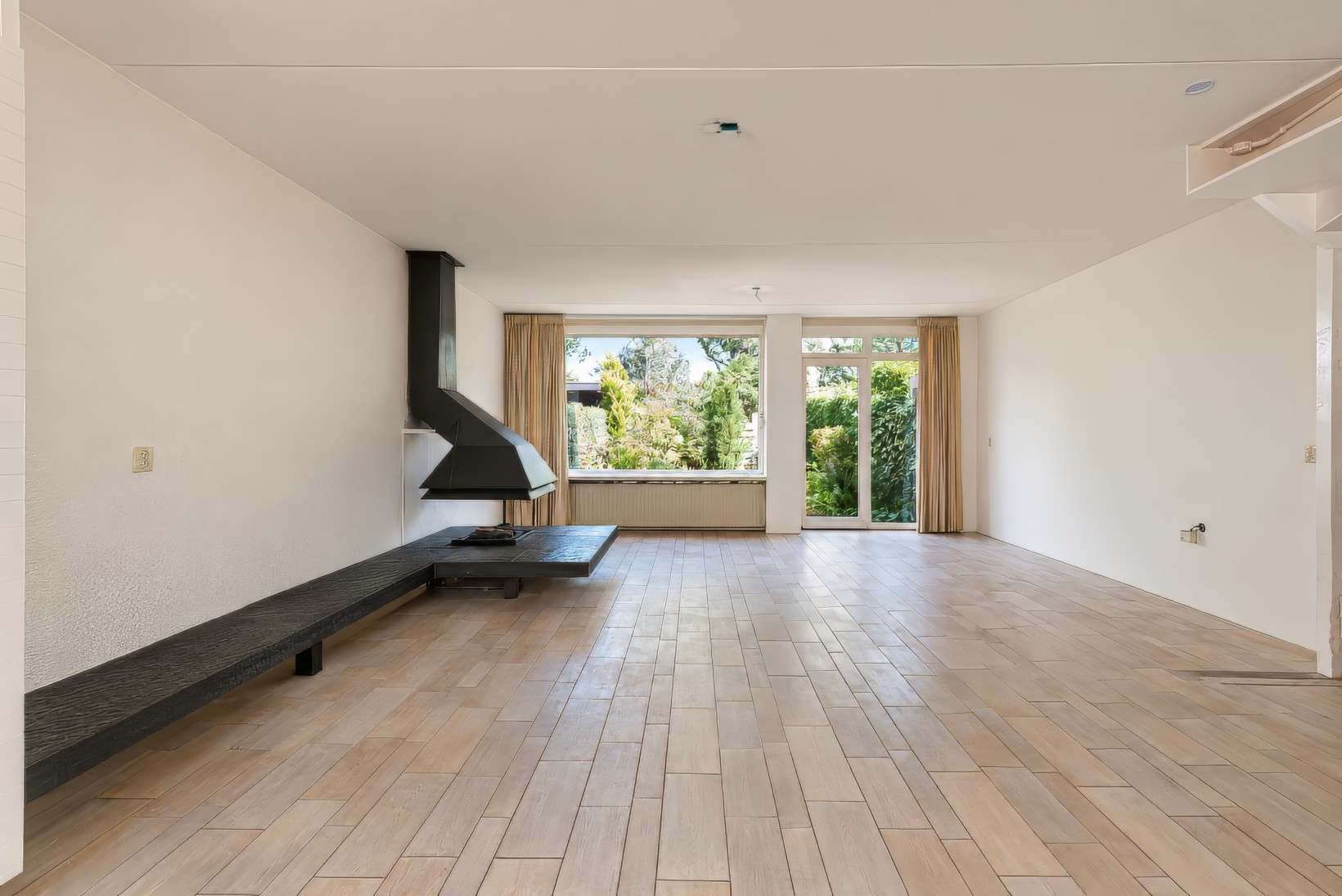 Tussenwoning te koop: Weegbree 12, Huizen
