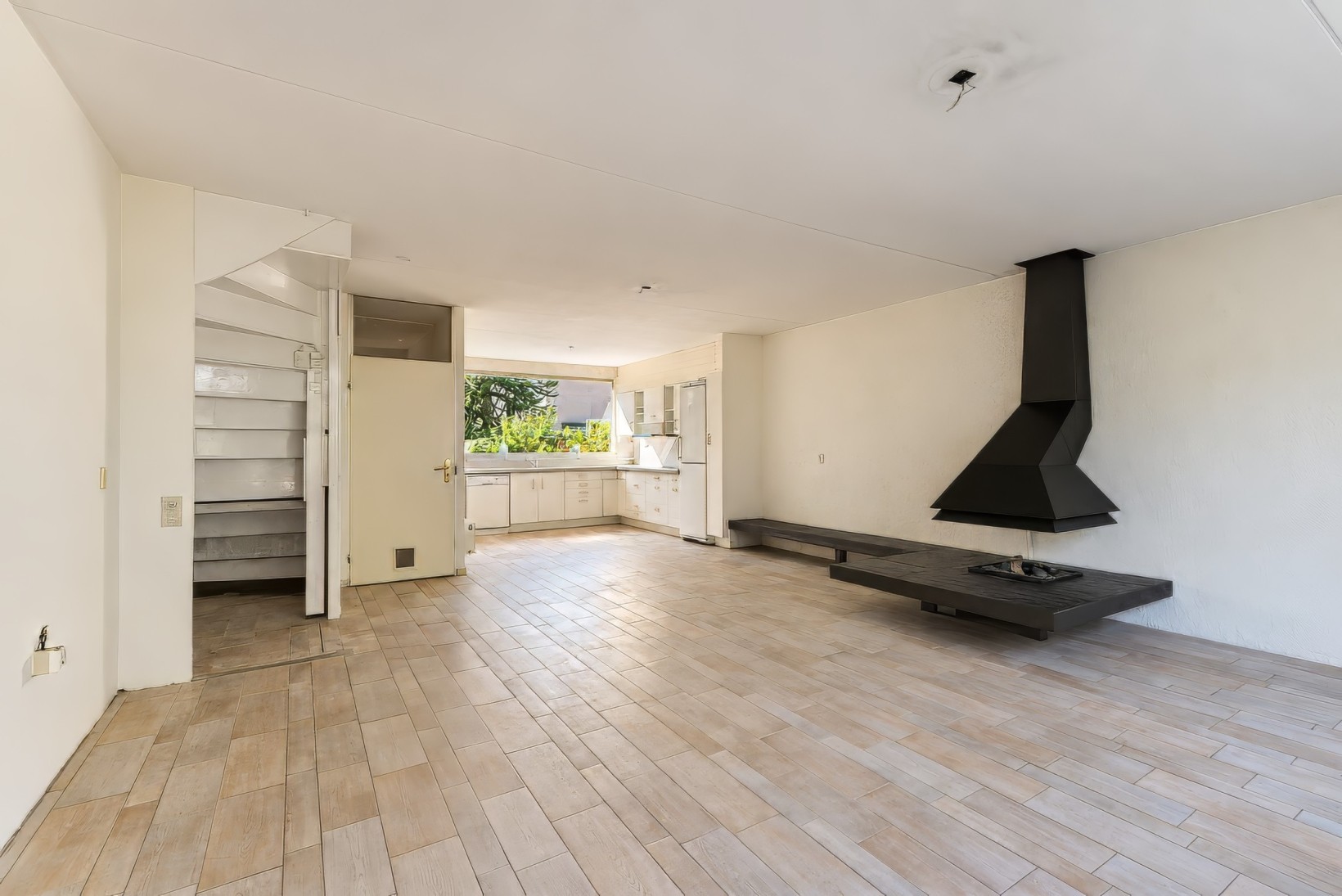 Tussenwoning te koop: Weegbree 12, Huizen