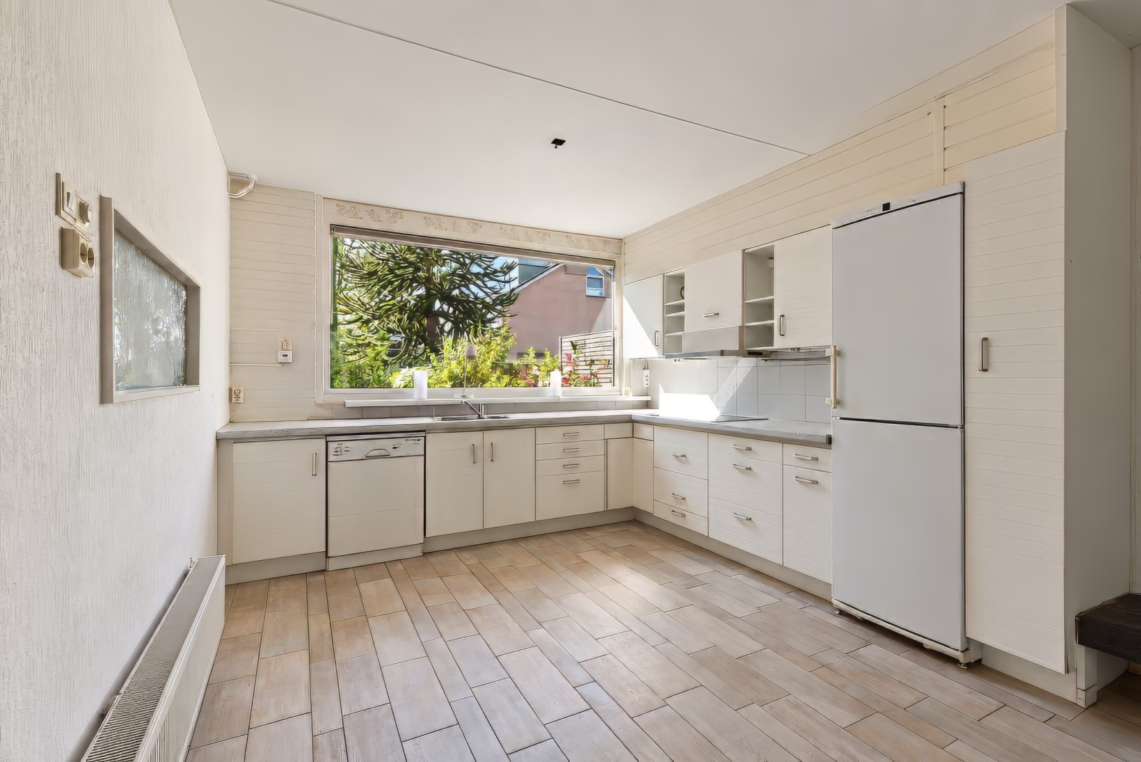 Tussenwoning te koop: Weegbree 12, Huizen
