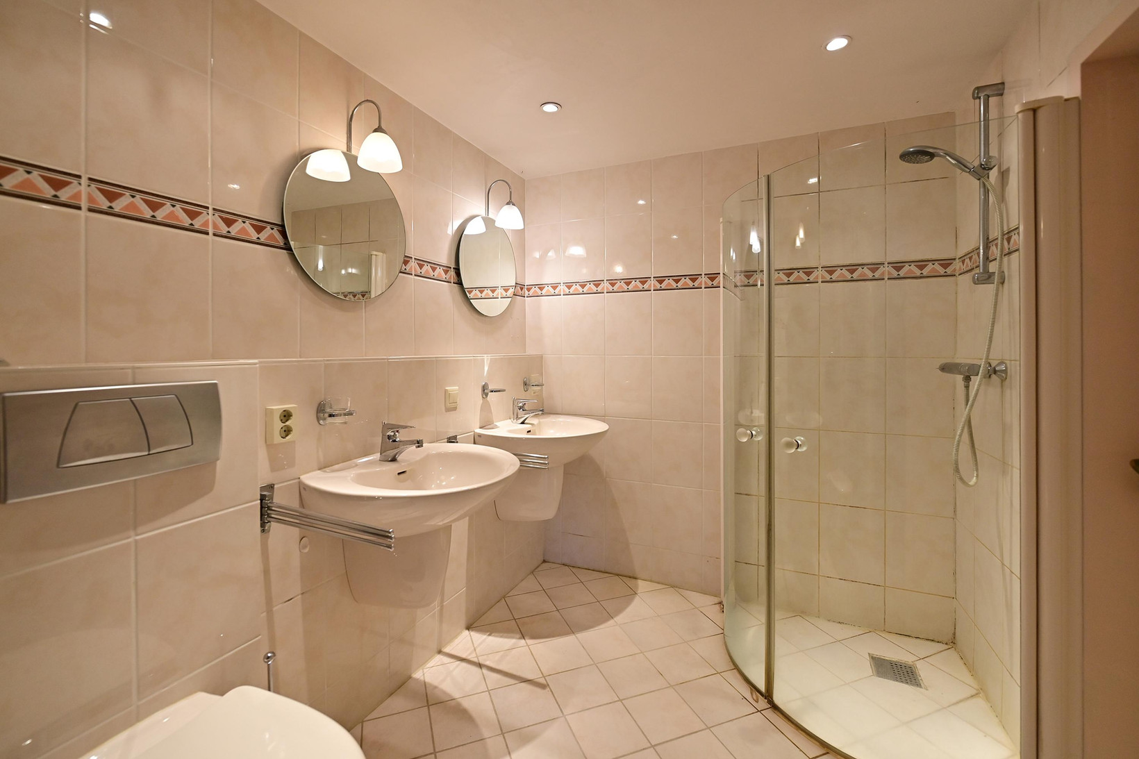 Tussenwoning te koop: Ree 24, Huizen