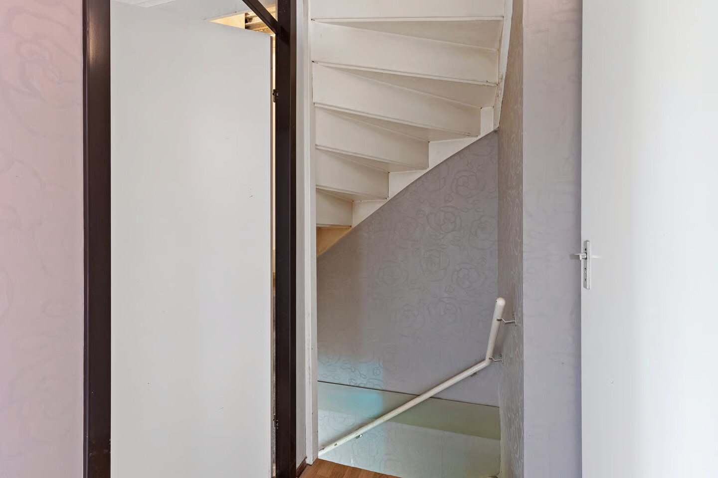 Tussenwoning te koop: Eem 11, Huizen