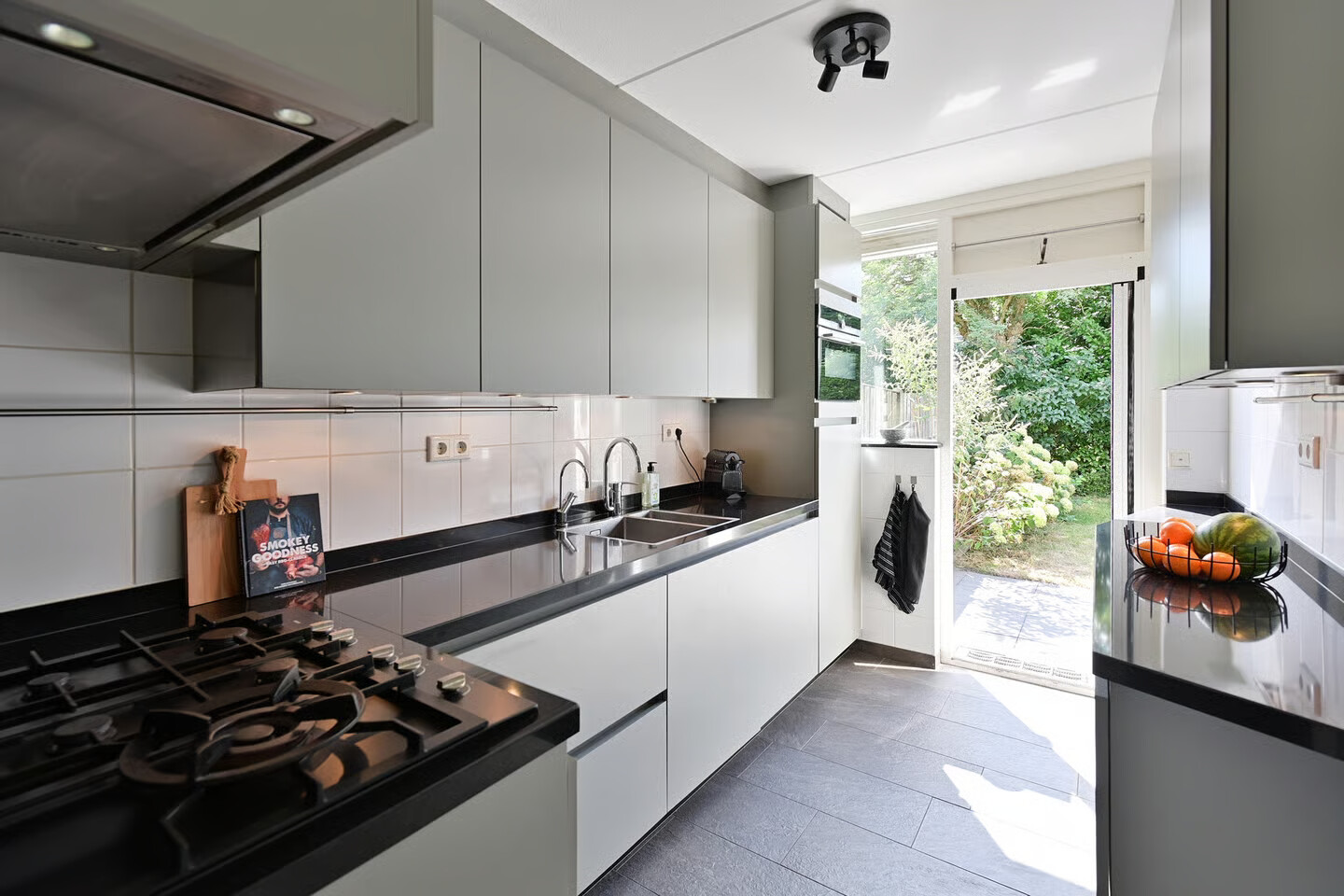 Tussenwoning te koop: Eierlanden 3, Huizen